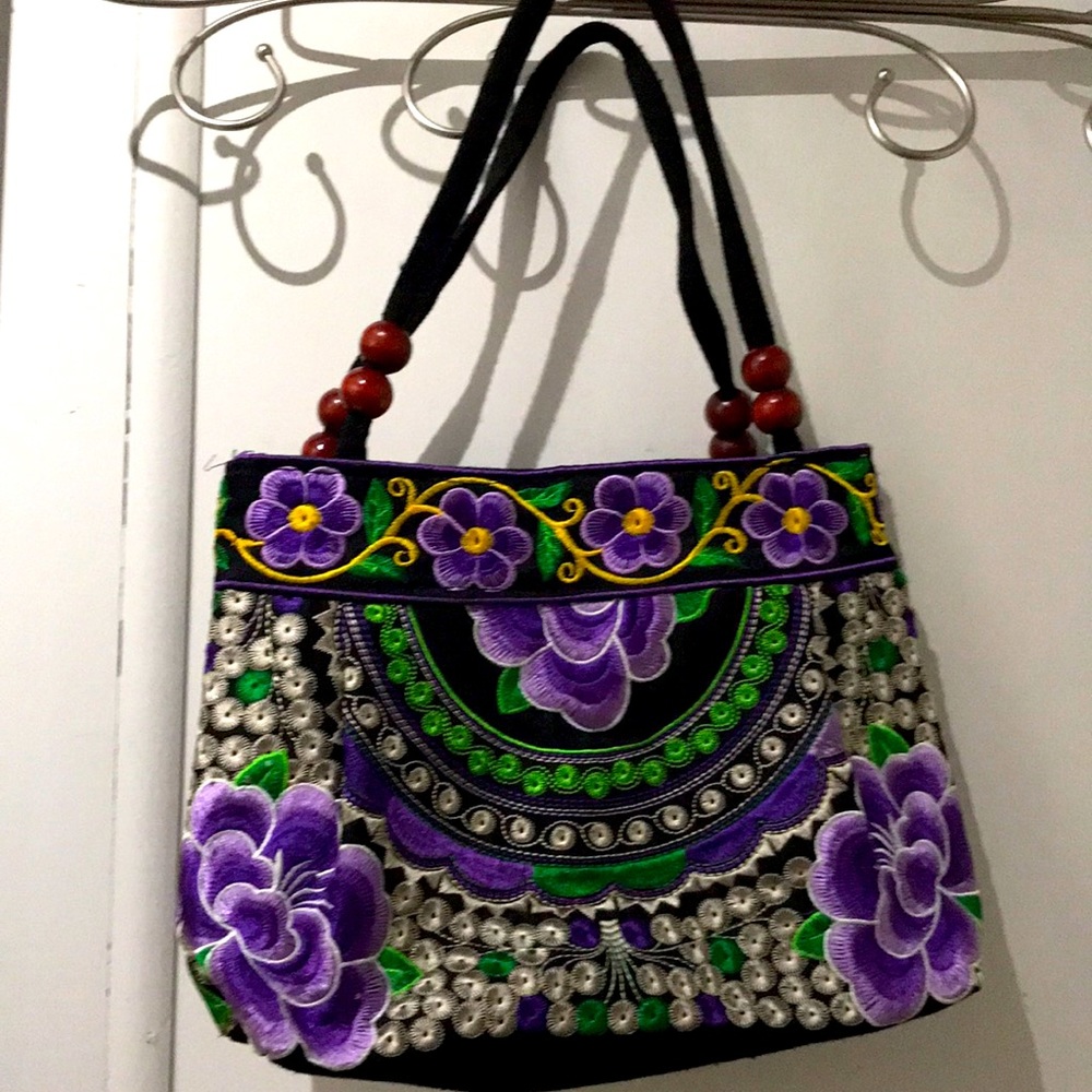 ☀️3/$25 sale☀️ Cute embroidered purse
